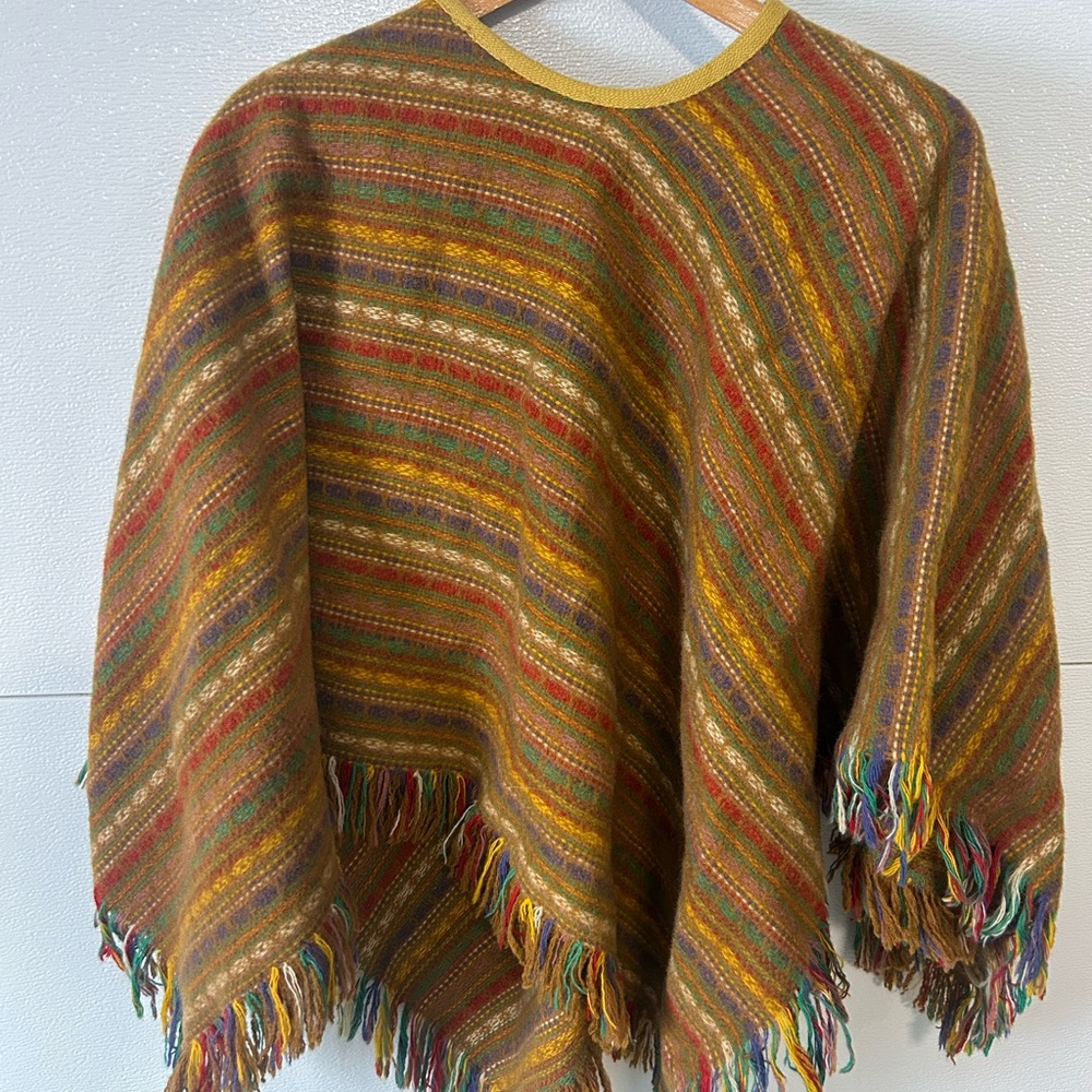Vintage wool shawl. Handmade. Fits most. - Picture 3 of 3